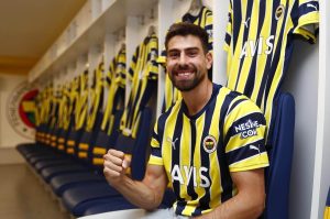 Read more about the article Luan Peres no Fenerbahçe deve gerar R$ 1,1 milhão para a Lusa