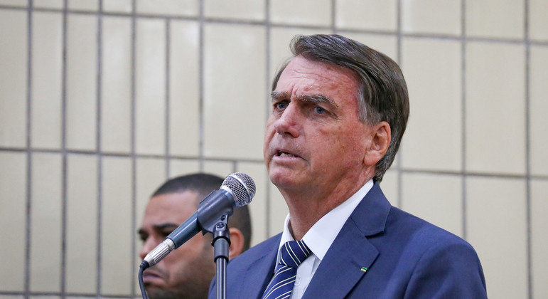 You are currently viewing Bolsonaro sanciona piso salarial para profissionais da enfermagem