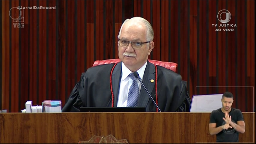 You are currently viewing Fachin agradece discurso de Barroso em defesa da urna eletrônica