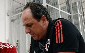 Read more about the article Rogério Ceni sofre com oito desfalques no São Paulo para jogo contra o Flamengo