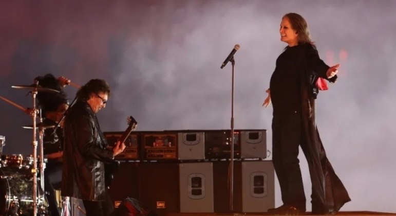 You are currently viewing Ozzy Osbourne faz primeira performance após passar por cirurgia