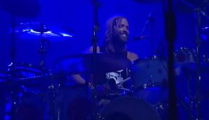 Read more about the article O dia em que Taylor Hawkins assumiu os vocais de “Times Like These” e emocionou fãs do Foo Fighters