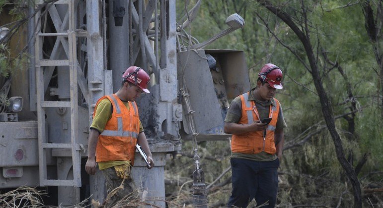 You are currently viewing Autoridades no México dizem que há ‘condições’ para entrar na mina com 10 trabalhadores presos