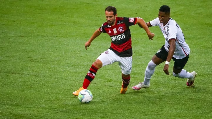 You are currently viewing Qual canal vai passar ao vivo Flamengo x Athletico-PR pelo Brasileirão?