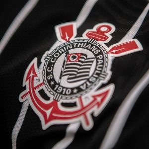 Read more about the article Torcida do Corinthians surta após derrota em clássico