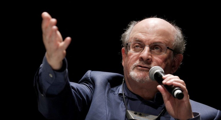 You are currently viewing Estados Unidos repudiam Irã por responsabilizar escritor Salman Rushdie pelo ataque sofrido