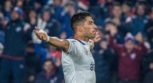 Read more about the article Luis Suárez viraliza em vestiário mais simples da Liga Uruguaia; confira