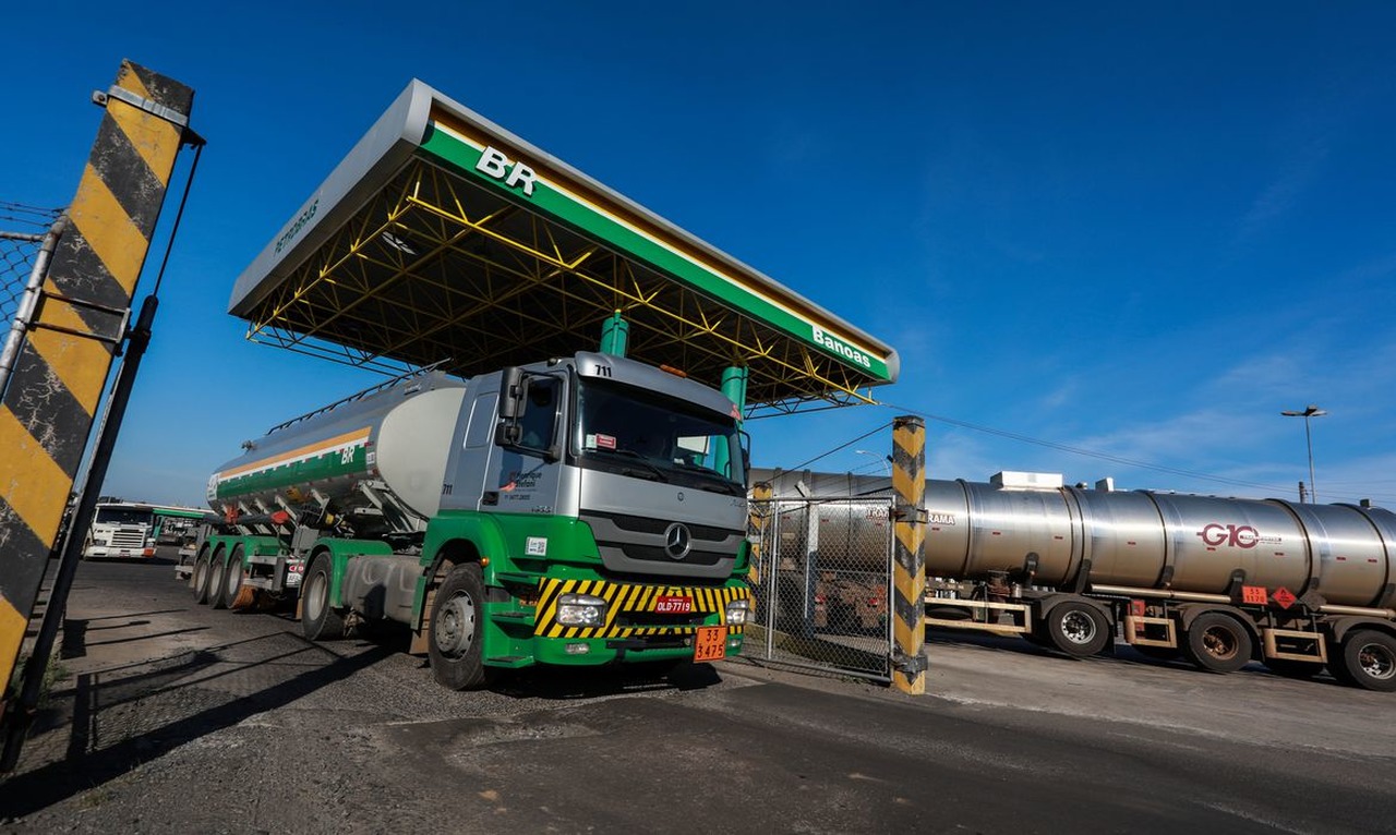 You are currently viewing Petrobras declara redução de R$ 0,18 no preço da gasolina para distribuidoras