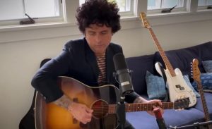 Read more about the article Green Day: músico brasileiro grava disco acústico com arranjos incríveis de hits da banda — ouça