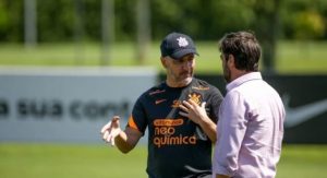 Read more about the article Vítor Pereira revela bastidores da conversa com membros da Gaviões e possível permanência no Corinthians