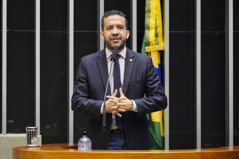 You are currently viewing Ex-assessor de André Janones relata ameaças