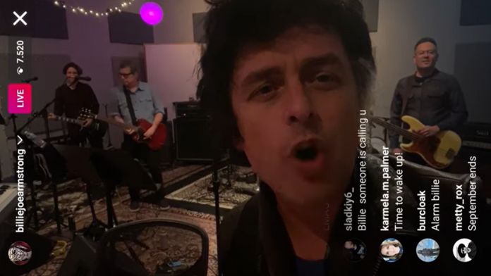 You are currently viewing Caos: live de Billie Joe Armstrong tem alarme de celular e Mia Khalifa relembrando tempos de fã