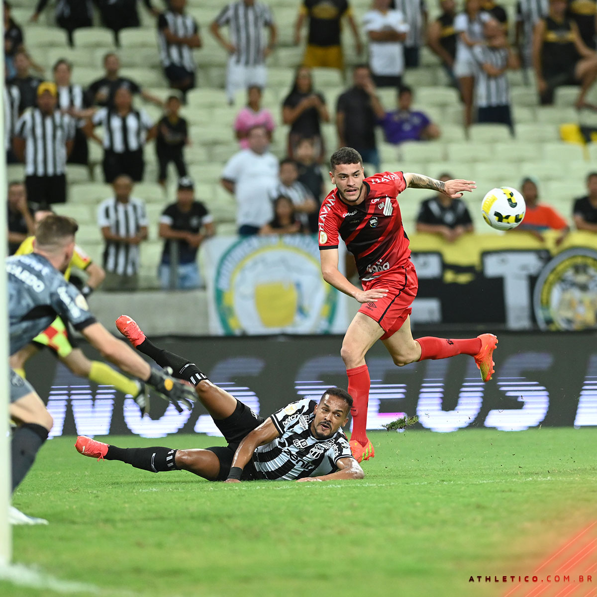 You are currently viewing Ceará empata com o Athletico-PR e completa 6° jogo sem vitória na Série A