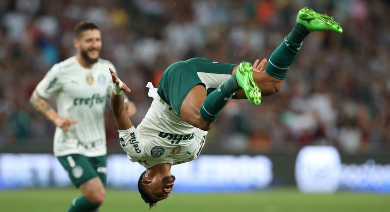 You are currently viewing De ‘piada’ a jogador fundamental. Segundo gol de bicicleta calou o Maracanã. “Eu o amo”, confessa Abel Ferreira