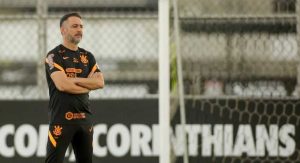 Read more about the article Corinthians recebe o RB Bragantino para voltar a vencer no Brasileirão