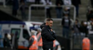 Read more about the article Vítor Pereira analisa vitória do Corinthians e atualiza situação de Maycon: ‘Está em fase prematura’