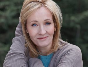 Read more about the article J.K. Rowling lança livro sobre assassinato de mulher transfóbica e reacende polêmicas