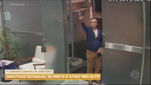 Read more about the article Deputado se irrita e atira para o alto dentro de diretório do PSDB em SP