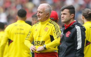 Read more about the article Dorival Júnior mantém confiança no time do Flamengo após empate com Ceará