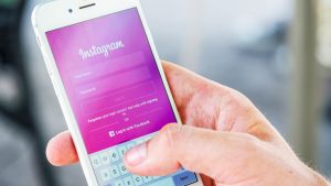 Read more about the article Instagram evita polêmica e proíbe conta de site com conteúdo adulto na plataforma