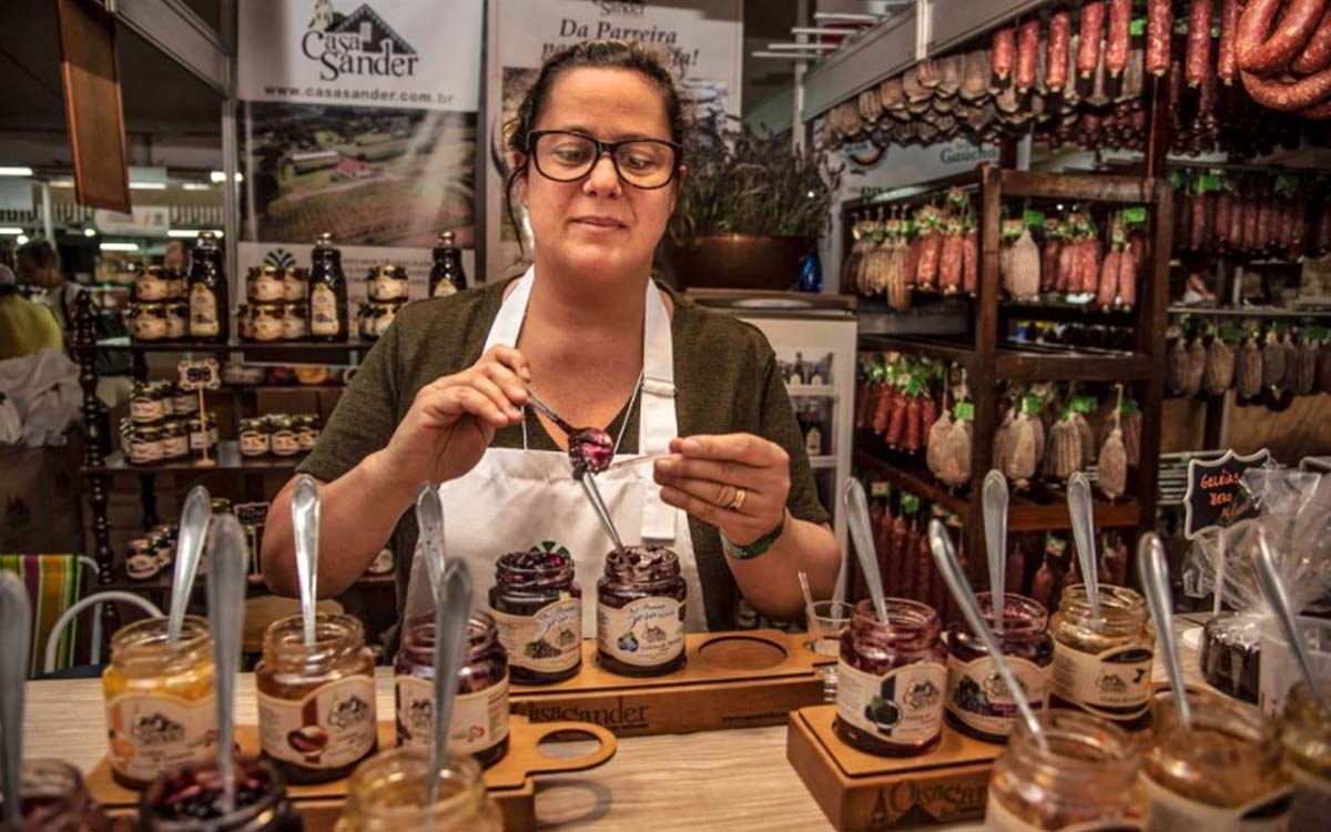 You are currently viewing Pavilhão da Agricultura Familiar já vendeu mais de R$ 5 milhões em produtos na Expointer