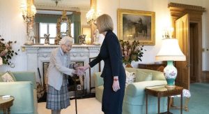 Read more about the article Rainha Elizabeth 2ª nomeia oficialmente Liz Truss como primeira-ministra do Reino Unido