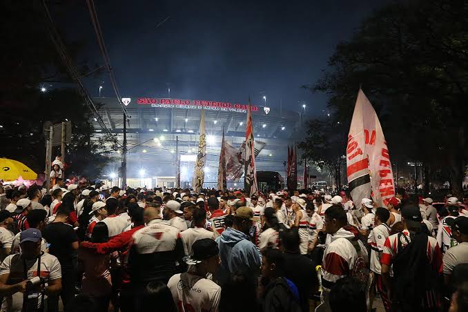 You are currently viewing Conmebol toma decisão que irrita torcida do São Paulo 