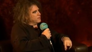 Read more about the article Há 10 anos, Robert Smith (The Cure) previa data de morte da Rainha Elizabeth II