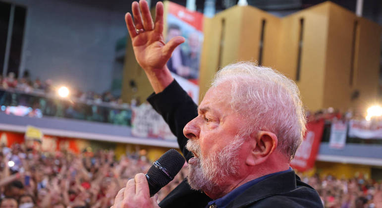 You are currently viewing TSE multa Lula em R$ 10 mil por pedido de voto antecipado