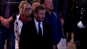 Read more about the article Ex-jogador David Beckham passa 12 horas na fila para se despedir da rainha Elizabeth 2ª