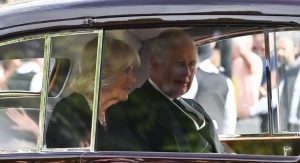 Read more about the article Amor proibido: a história do relacionamento de Charles 3º e Camilla Parker 