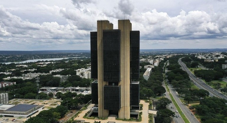 You are currently viewing Manutenção da taxa de juros ainda é incerta e divide analistas; reunião do Copom começa hoje (20)