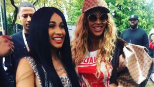 Read more about the article Cardi B “surta” ao receber de Beyoncé carta e vinil do “Renaissance”; confira