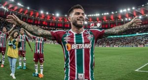 Read more about the article Agora vai? Com contrato até dezembro, Nathan volta a se firmar com Diniz no Fluminense