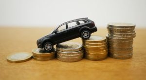 Read more about the article Ciclo de alta da taxa de juros deixa financiamento de carro popular R$ 13 mil mais caro em um ano e meio