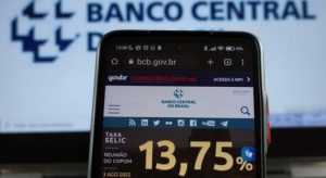 Read more about the article Impacto do ciclo de alta dos juros nas contas públicas banca auxílio de R$ 600 por dois anos e meio