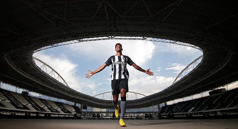 You are currently viewing Ao L!, Júnior Santos revela desejo de ficar no Botafogo, elogia Luís Castro e relembra momentos de dificuldade