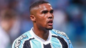 Read more about the article Últimas do Grêmio: novo exame de Ferreira, declaração de Douglas Costa e mais