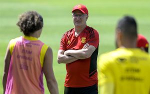 Read more about the article Dorival define escalação do Flamengo para jogo contra o Fortaleza em treino nesta terça