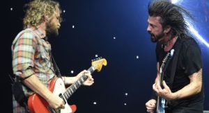 Read more about the article Chris Shiflett dá a entender que carreira dos Foo Fighters irá seguir em frente