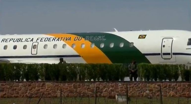 You are currently viewing Ministério Público Militar denuncia integrantes da FAB que levaram droga em avião presidencial