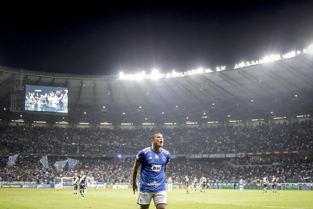 You are currently viewing Edu não perdoa, marca mais uma vez e atinge marca histórica no Cruzeiro