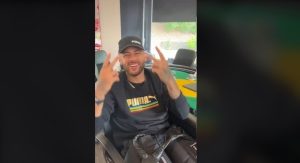 Read more about the article Vídeo: com dancinha, Neymar pede voto para Bolsonaro