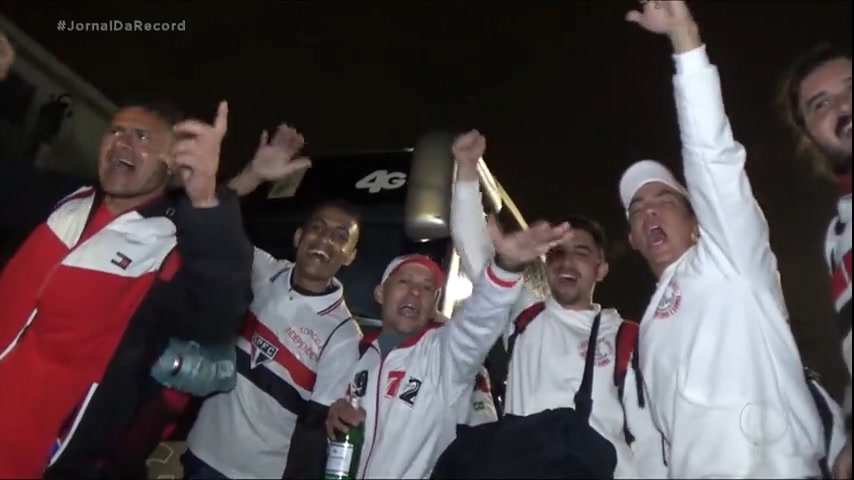 You are currently viewing Torcedores do São Paulo viajam a Córdoba, na Argentina, para ver o time na final da Sul-Americana