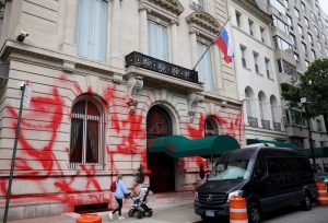 Read more about the article Fachada do consulado da Rússia em Nova York é vandalizada