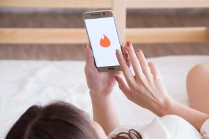 Read more about the article Membros do Tinder expressam suas paixões políticas nas bios