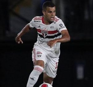 Read more about the article Alisson comemora gol salvador e reforça busca do São Paulo por vaga na Libertadores 