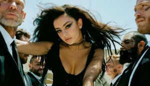 Read more about the article “Charli XCX”: além do Primavera Sound, cantora fará show solo em São Paulo