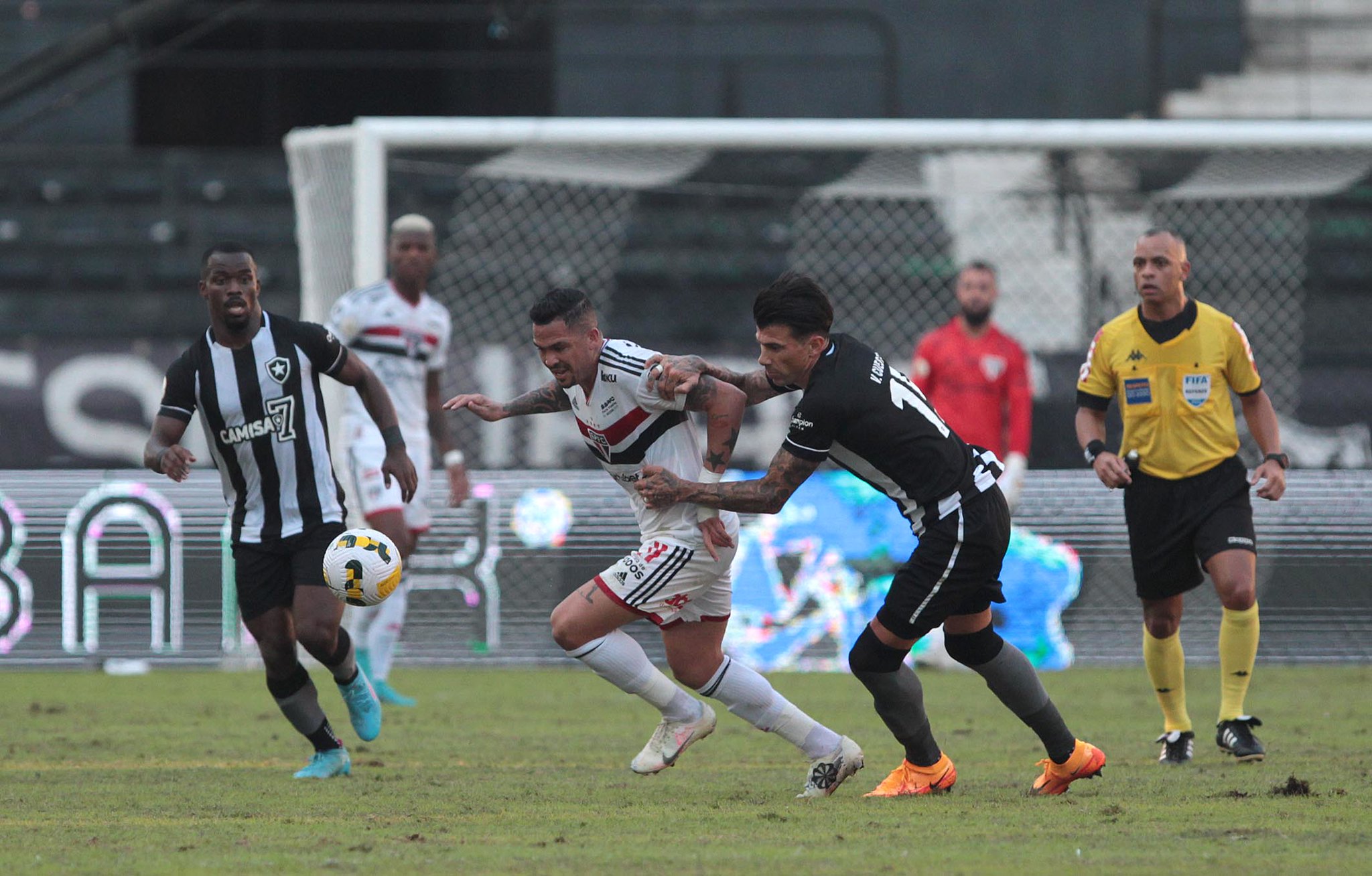 You are currently viewing São Paulo x Botafogo: desfalques, prováveis escalações e onde assistir | Brasileirão 2022