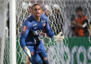 Read more about the article Cruzeiro tem pré-contrato assinado com goleiro do Athletico Paranaense, diz jornalista